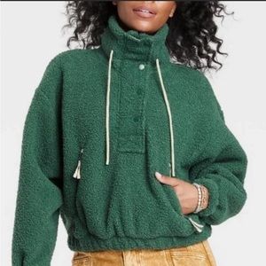 Women’s Sherpa sweatshirt. Soft and cozy! Worn twice.